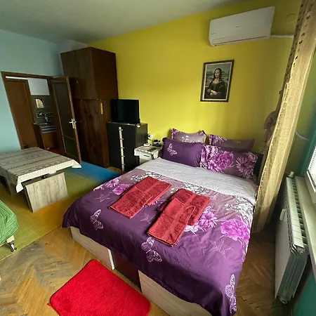 малък апартамент. Sleep And Fly. Apartment Sofia